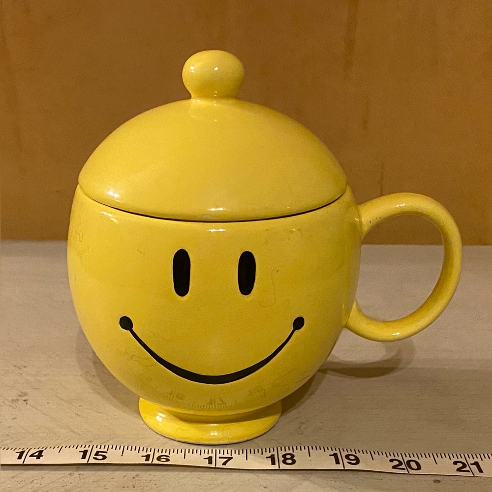 Perfect Yellow Smiley Face Mug with Lid Great accent vase happy home decorative! - Picture 1 of 9